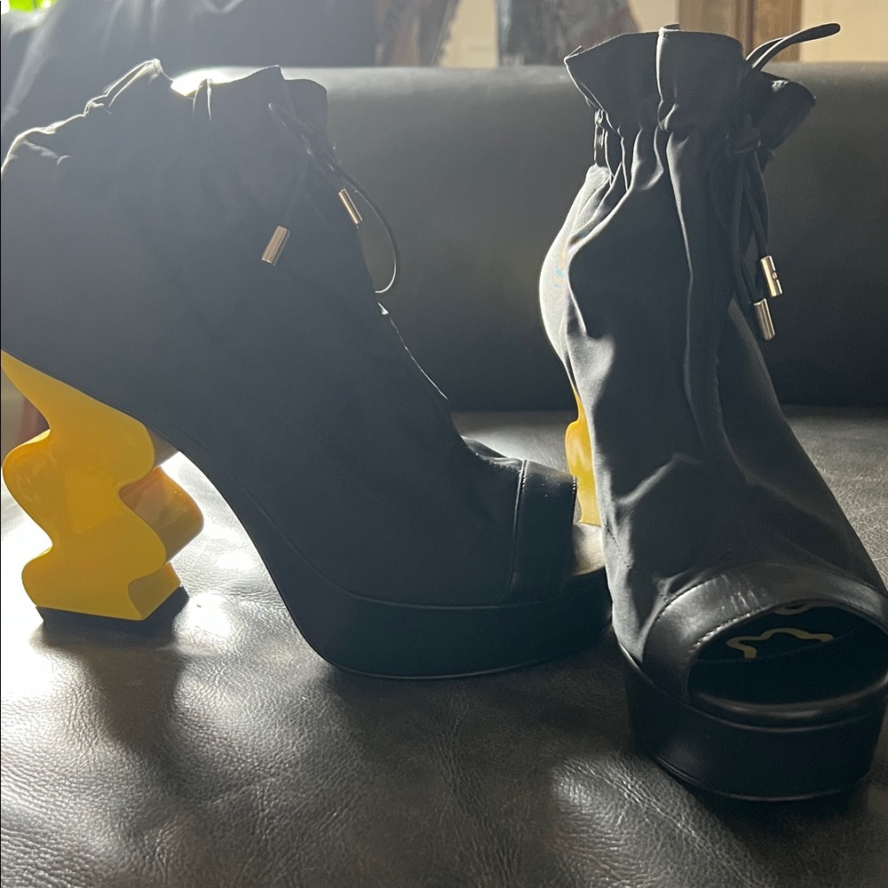 I Am Fabulous, Black and Yellow Women's nylon Shoes
